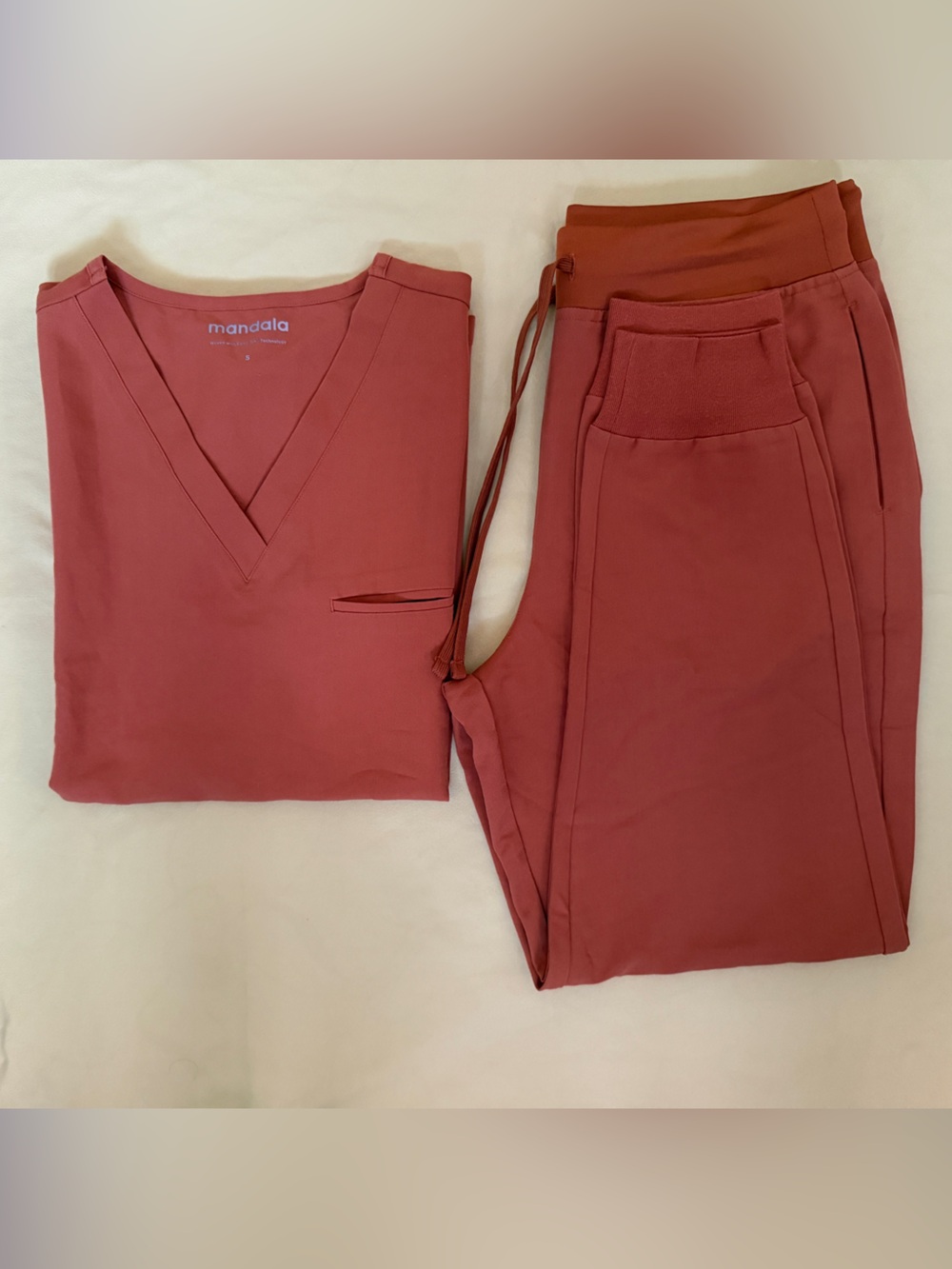 Mandala scrubs set in Roasted pecan